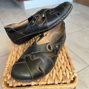 Clarks‎ Black Leather Women's Sandals with Stitch Detail size 7M us